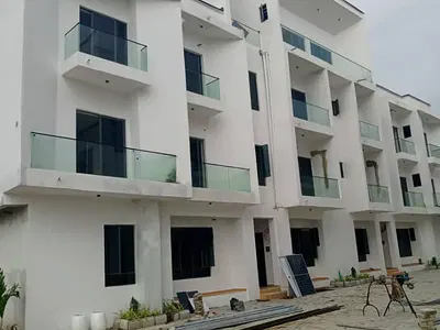 Luxury 1 and 2 Bedroom Apartment with Swimming Pool and Gym