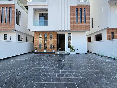 Spacious 5-Bedroom Fully Detached Duplex with Gym, Cinema, Large Compo