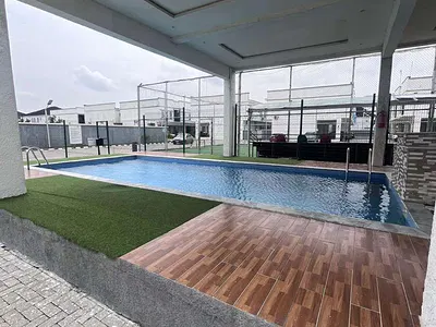 Fully Serviced, Luxury Single Bedroom Apartment Upstairs with Kitchen