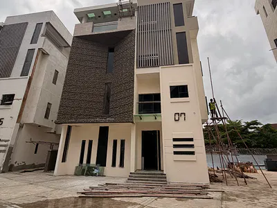 5 Bedroom Detached House