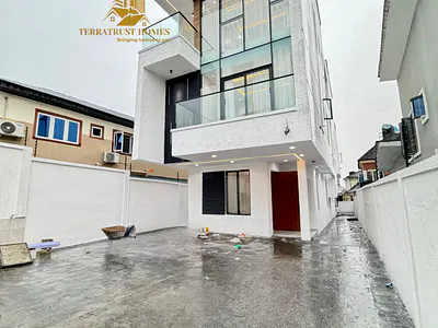 Built to Taste 5-Bedroom Fully Detached Duplex with Swimming Pool