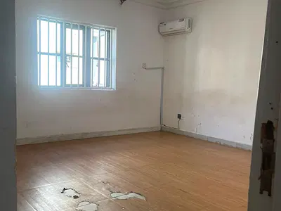 A Serviced Ensuite Room with Ac & Pool