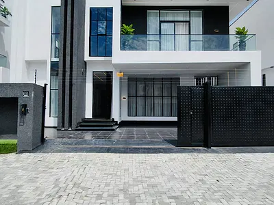 Luxury 5 Bedroom Detached Duplex with a Swimming Pool and a BQ