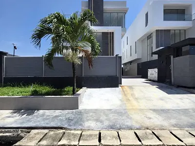 Luxury 5 Bedroom Detached Duplex with Cinema & Pool