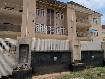A Good Spacious & Serviced 3-Bedroom Flat + 1BQ