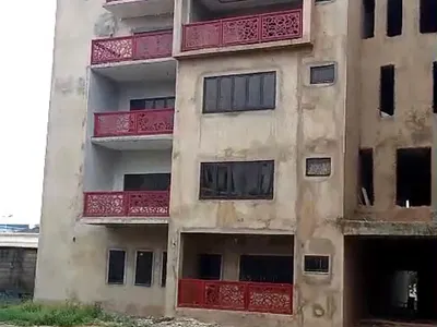 Massive Spacious 3bedroom En-Suite Block of Flat, Tarred Road
