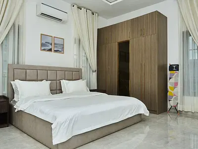 Modern Luxury Oasis 24/7 Power, Sonos Sound & Prime Location