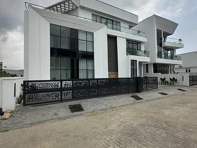 Luxury 6 B/R Detached House