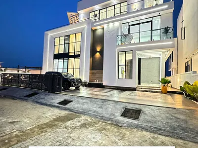 Stunning 6 Bedroom Detached Duplex