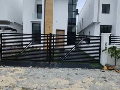 Newly Built 5 Bedroom Detached Duplexes