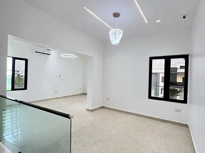 Spacious 6 Bedroom Detached Duplex