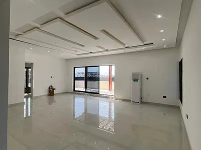 Ultra Luxurious 6 Bedroom Detached House