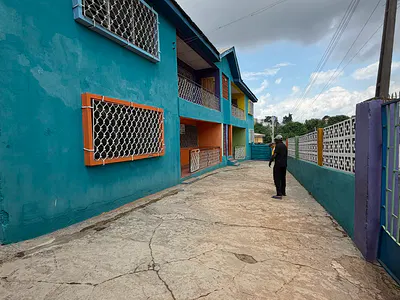 4 Flat of 3 Bedroom Each on 530SQM with Band a Light