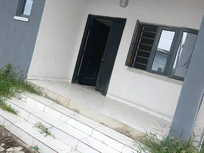 Spacious Cozy 3bedroom Flat in an Estate