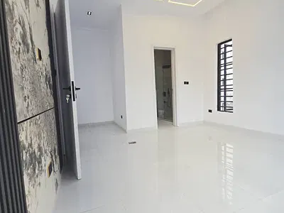Contemporary 3 Bed Terrace Duplex with BQ