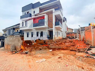 Despicably Built 5 Bedroom Fully Detached Duplex with Pool & Cinema