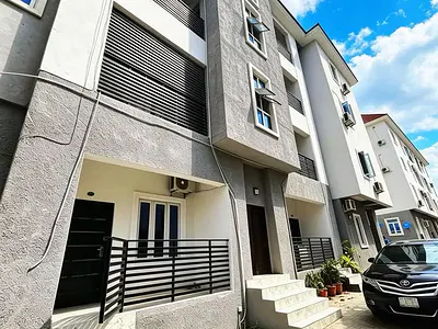 3 Bedrooms Apartment