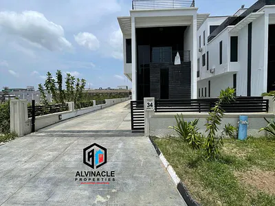 Well Finished 5 Bed Home with Rooftop
