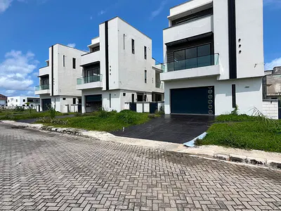 5bedroom Detached Duplex with Pent Floor for Sale