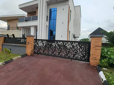Luxury 5 Bedroom Fully Detached Duplex with BQ and Swimming Pool