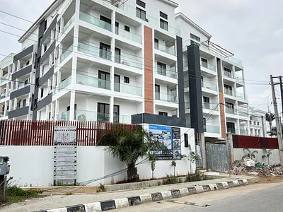 Contemporary 4bedroom Maisonette Duplex with Rooftop