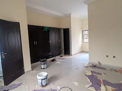 5 Bedroom Semi Detached House with a Room BQ
