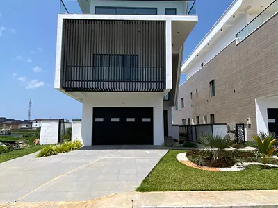 Astounding 5 Bedroom Detached Triplex with Modern Finish