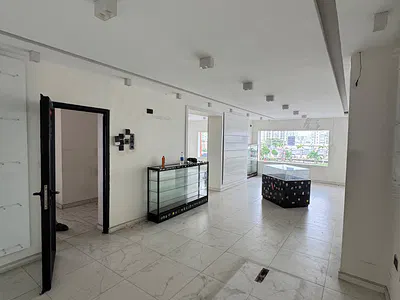 Spacious Shop/Office Space