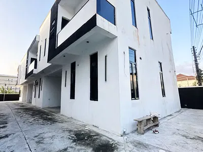 Newly Built Luxury 4 Bedroom Terraced Duplex