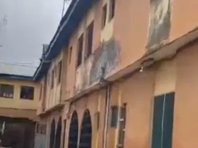 4 Nos of 2bedrooms Flats, 1 4bedroom Flats, a Mini Flats and Room Sel