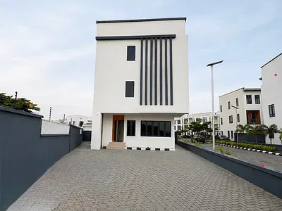 Massive 5 Bedroom Duplex with BQ & Inverter