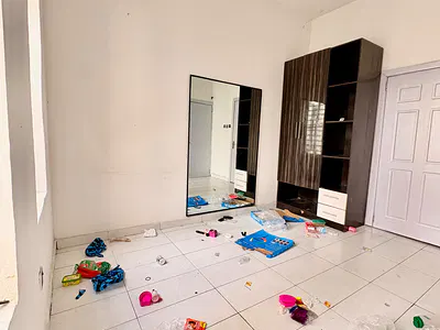 Exquisite Queen's Room in a Secured and Fully Serviced Estate