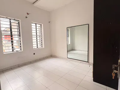 Exquisite Queen's Room in a Secured and Fully Serviced Estate