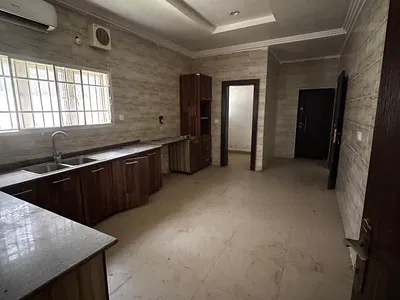 A Massive Services 3 Bedroom Apartment