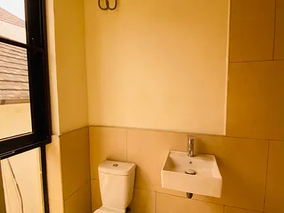 Brand New 2 Bedroom Flat Apartment with Elevator