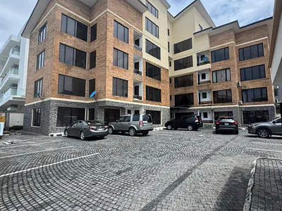 Spacious 4 Bedroom Penthouse with BQ & Balcony for Rent in Lekki Phase