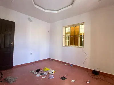Sharp Room and Parlour in a Gated Street