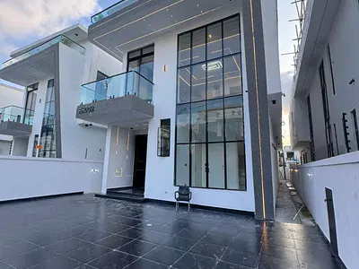 Family-Friendly 5 Bedroom Detached Duplex with Swimming Pool