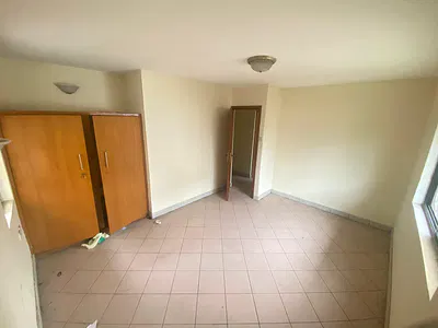 * 3 Bedroom Flat with Personal Kitchen