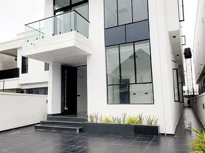 Luxury 5 Bedroom Fully Detached Duplex