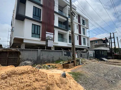 Smart Home 2 Bedroom Apartment with Concierge, Pool & Gym in Lekki