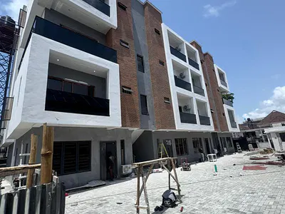 Spacious 3 Bedroom Maisonette with Pool & Maid's Room in Lekki Phase 1