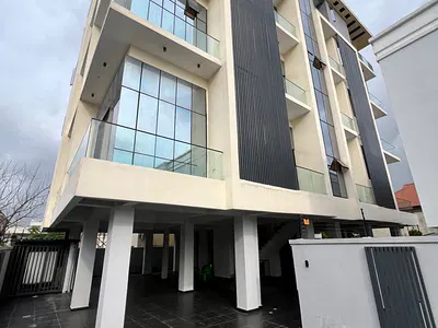 Spacious 3 Bed Apartment with Swimming Pool, Gym & Elevator