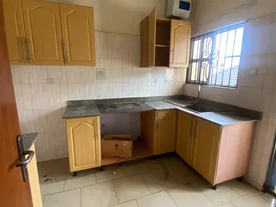 Spacious Serviced 3 Bedroom Apartment Upstairs