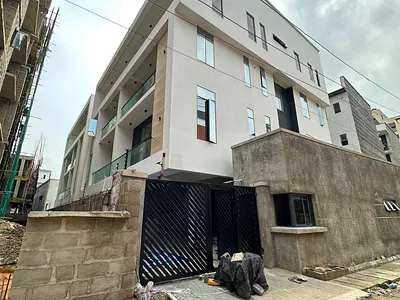 Uniquely-Built Spacious Luxury 4 Bedroom Terrace Duplex with