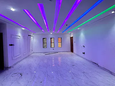 Exquisite Luxury Spacious 3 Bedroom Apartment with Gym,