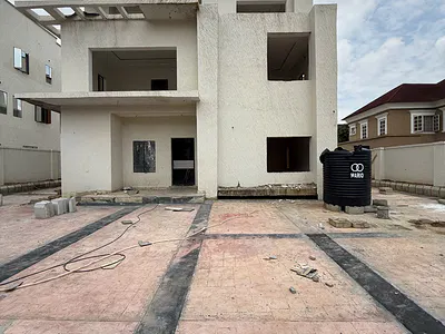 6 Bedroom Detached Duplex