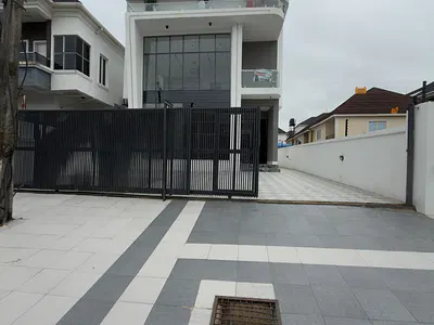 Luxury 5 Bedroom Detached Duplex with Excellent Facilities