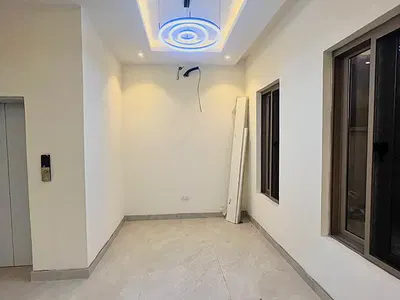 Luxury 5 Bedroom Detatch Duplex