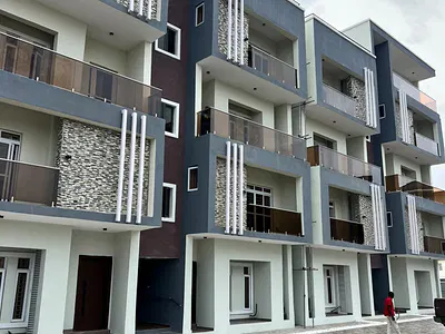 Family Friend 2 Bedroom Maisonette with Spacious Lounge & Wide Balcony